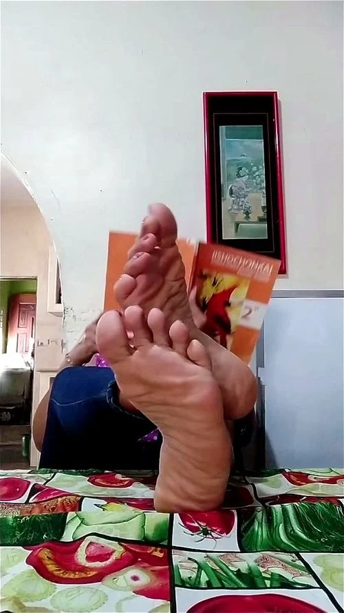 Mature feet thumbnail