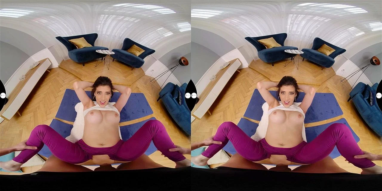 EP Latina Yoga VR