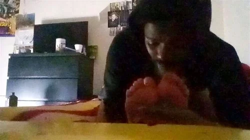 Worshiping theses bitches stanky ass feet and toes