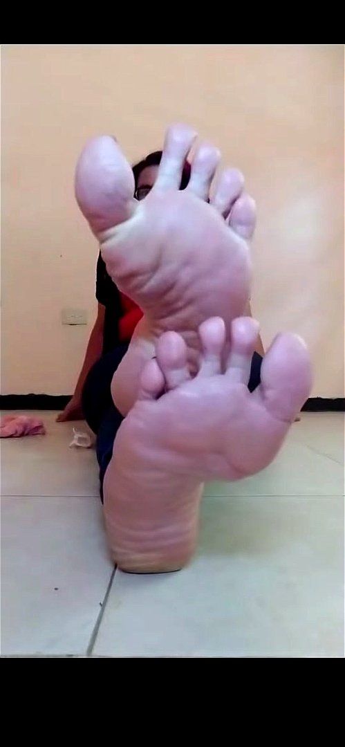 latina soles feet thumbnail