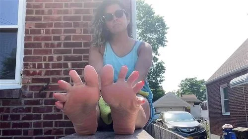 Mature Latina Foot Sole Rubbing & Toe Wiggling