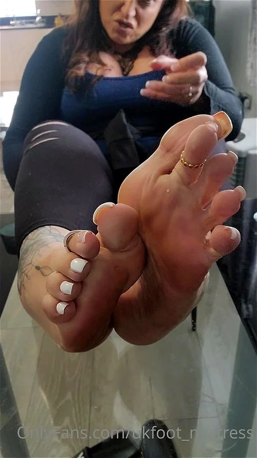 sexy feet thumbnail