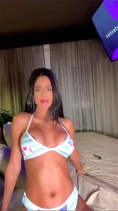 HOT LATINA PUSSY SQUIRTS (ONLYFANS)