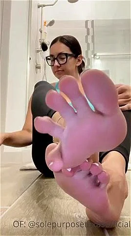 solo, sneakers, soles, toes