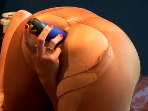 Izzy masturbates and stick a dildo in her arsehole: Fansly, Masturbating & Pantyhose Fetish Porn