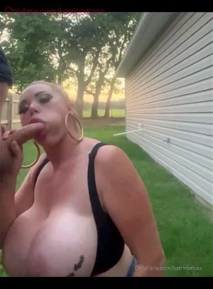 Huge tits thumbnail