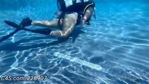 Fat Lady Underwater - Watch Naughty End to the dive - Underwater girl touching herself in scuba -  Aqualungs - Scuba, Swimsuit, Fat Girl Porn - SpankBang