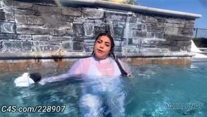 Fat Lady Underwater - Watch Naughty End to the dive - Underwater girl touching herself in scuba -  Aqualungs - Scuba, Swimsuit, Fat Girl Porn - SpankBang