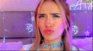 Dildo Throat Fuck thumbnail