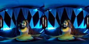 Black/brown vr thumbnail