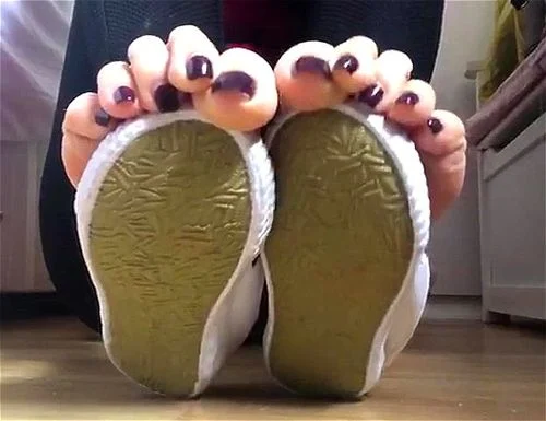 big feet, feet, long toes, foot fetish
