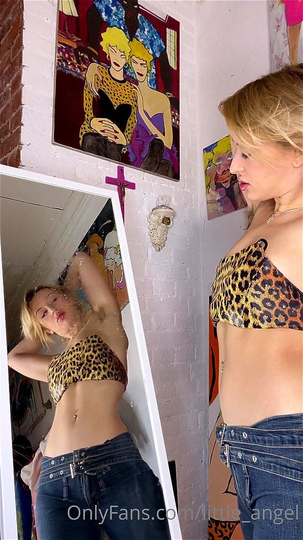 Russian Bimbo Babe Spits on Mirror Russian Bimbo Babe Spits on Mirror