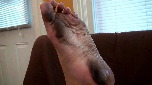 Clean These Dirty Soles ♡