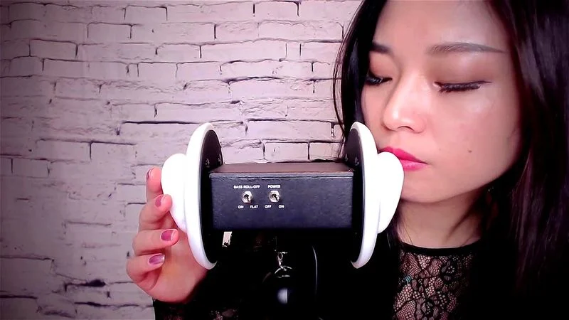 tingting asmr ear eating