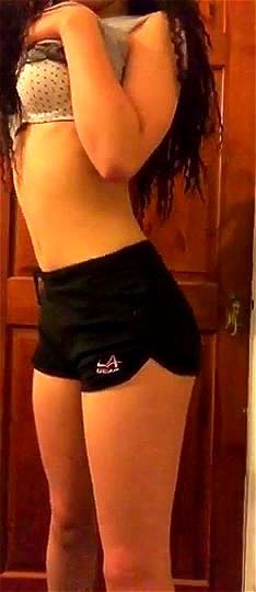 Novinha tirando a roupa Video Porno - SpankBang