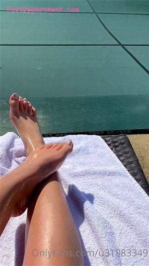 hottie self woship pink toes joi worship wet feet foot fetish website: Footdepartment!