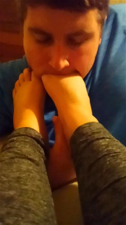Sucking the money driven Candice's toes