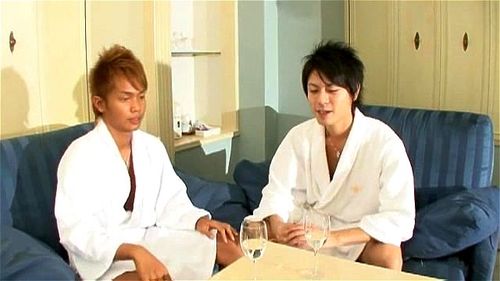 バックスタイルでの激しいファック。若くてセクシーな女が後ろから強く犯されるのを楽しみ、快感で呻く。彼女のお気に入りの体位の一つで、抑制なくチンポ全部を受け止める。動き回り、一撃ごとに楽しむ様子をご覧ください。<<<1>>> エロ動画 - SpankBang