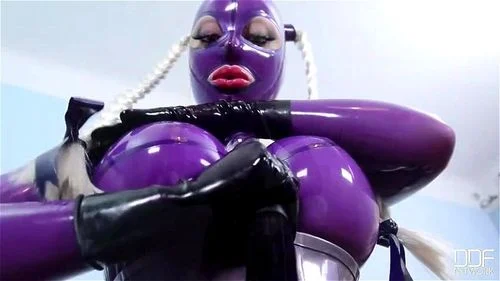 Latex Lucy - She Looms In Latex