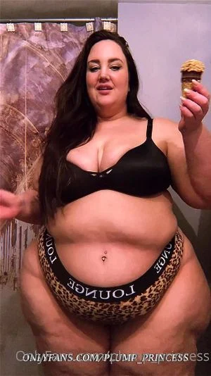 Huge tits super pawg thumbnail