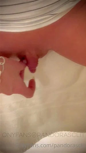 Labia/big clit thumbnail