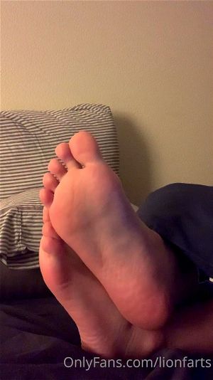 Lookalike feet thumbnail