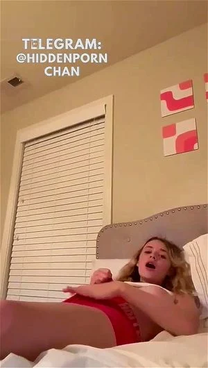 Blondie masturbation