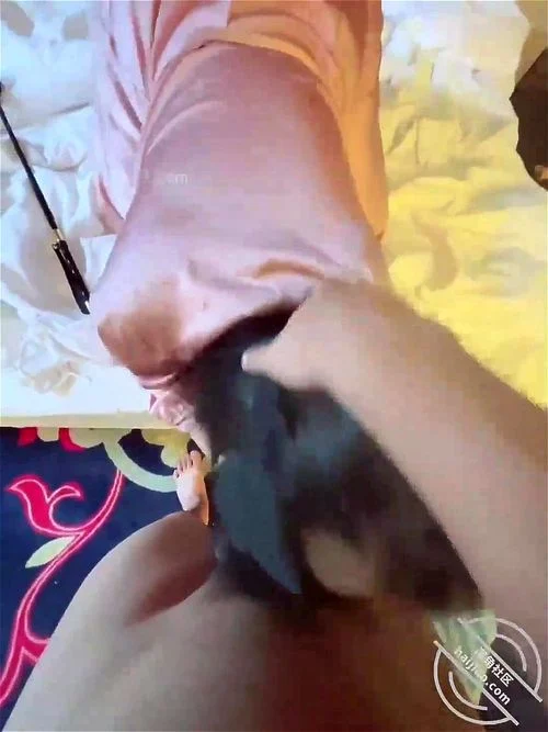 Explora el mundo del BDSM con representaciones para adultos. Disfruta de escenas emocionantes de dominación y sumisión con participantes adultos que consienten. Descubre escenas intensas y movimientos potentes diseñados para aficionados a este nicho. Video Porno - SpankBang