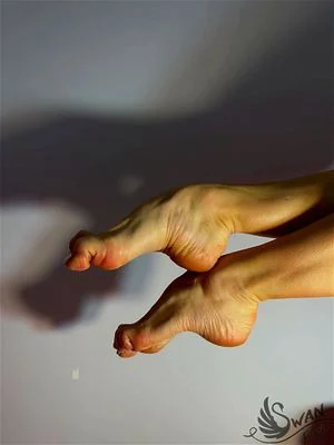 Pointed feet thumbnail
