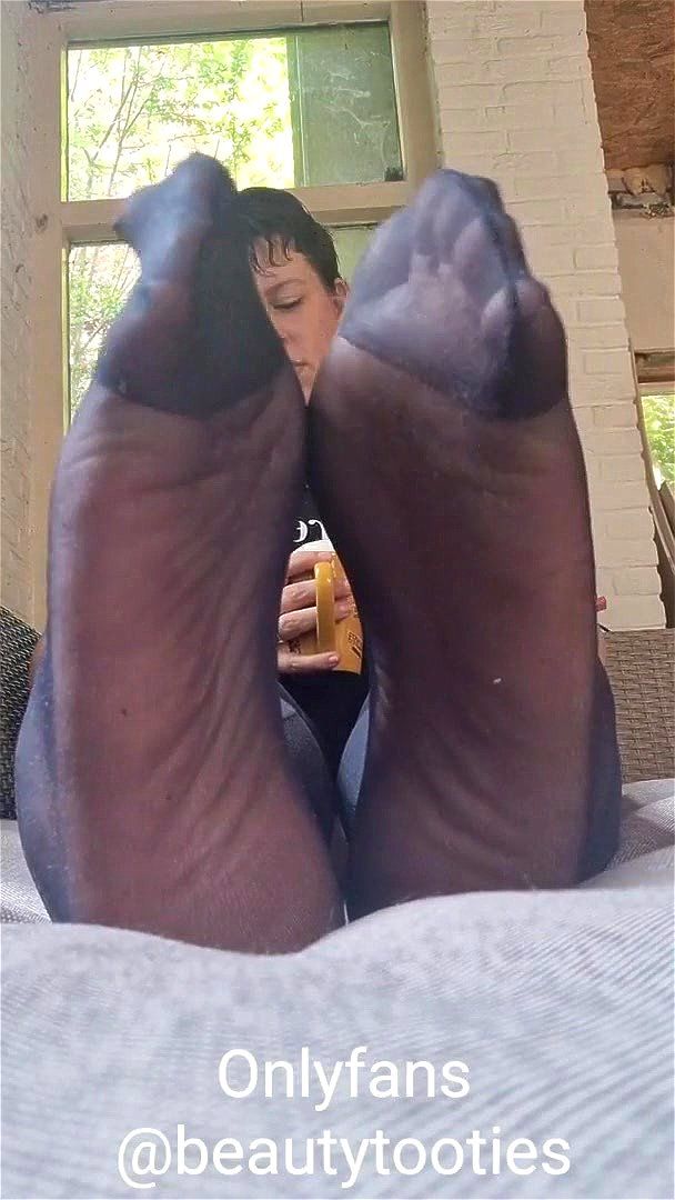 Beauty Tooties - Foot Tease Beauty Tooties - Foot Tease