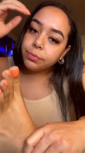 Latina thumbnail