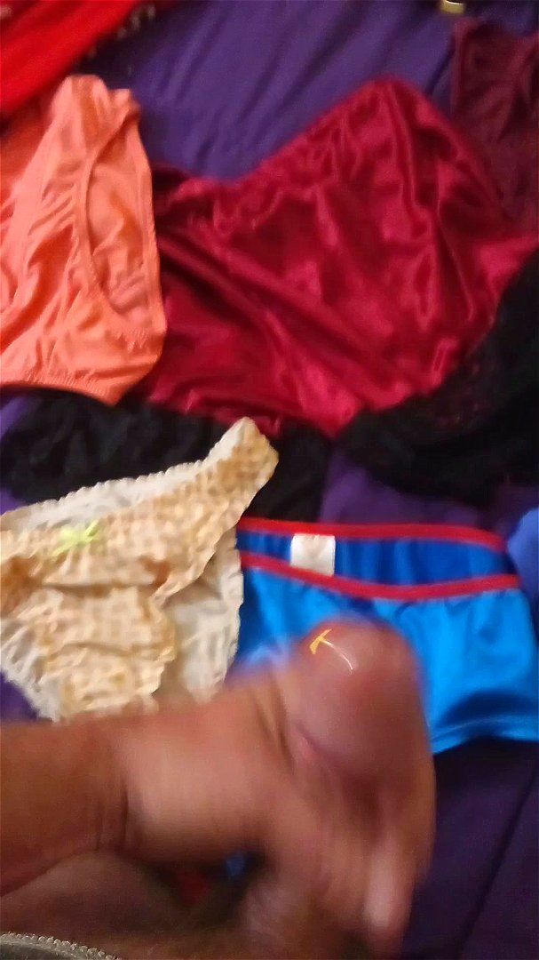 jerking to some sexy panties