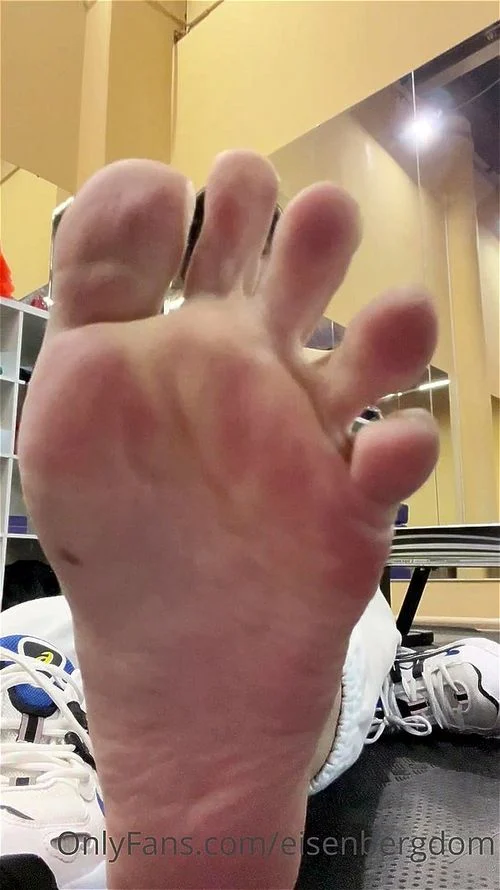 Eisenbergdom sweaty feet