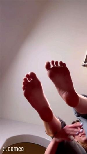 long toes Thumbnail