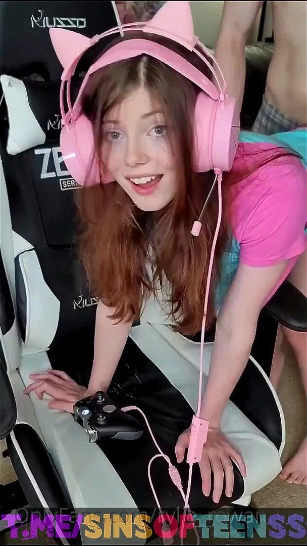 Gamer Slut Takes Cock Gamer Slut Takes Cock