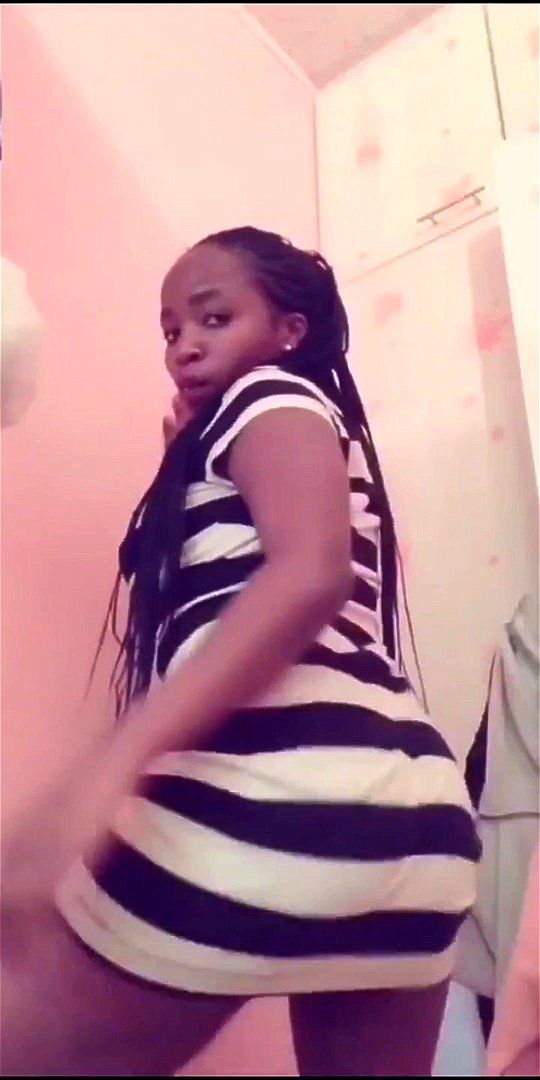 Joan Marwa Twerks! Joan Marwa Twerks!