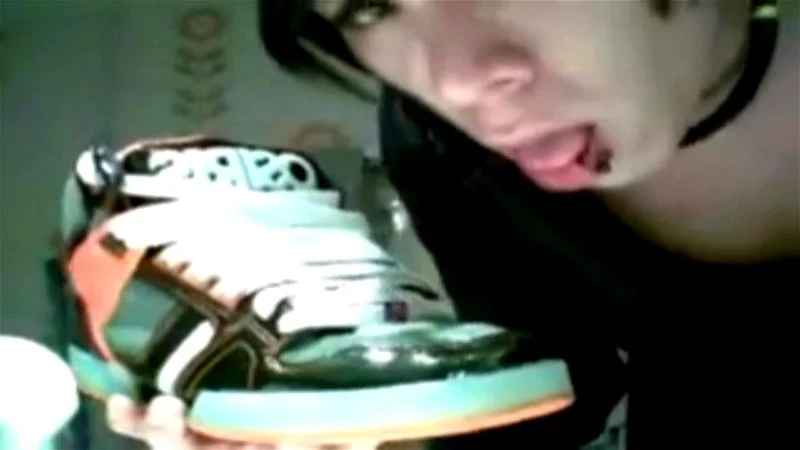 An Emo Boy Likes To Ejaculate On These Sneakers To Lick All His Semen