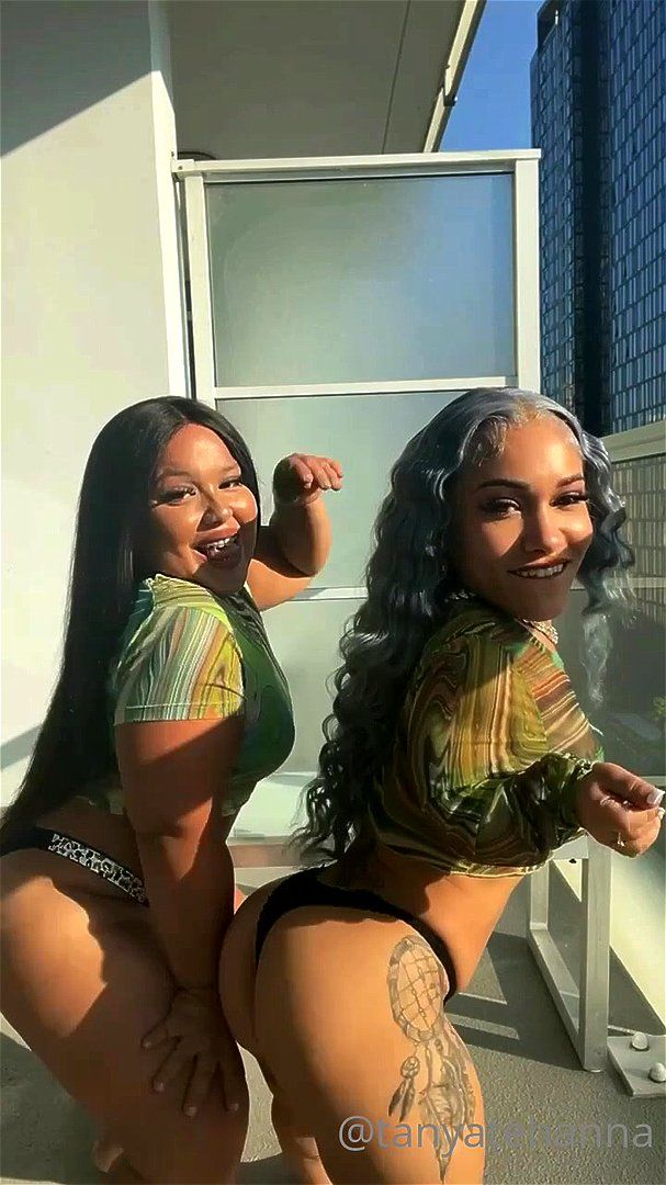 2 hot girls 2 hot girls