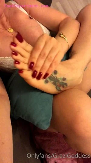 Goddess Grazi [Brazilian foot goddess] thumbnail