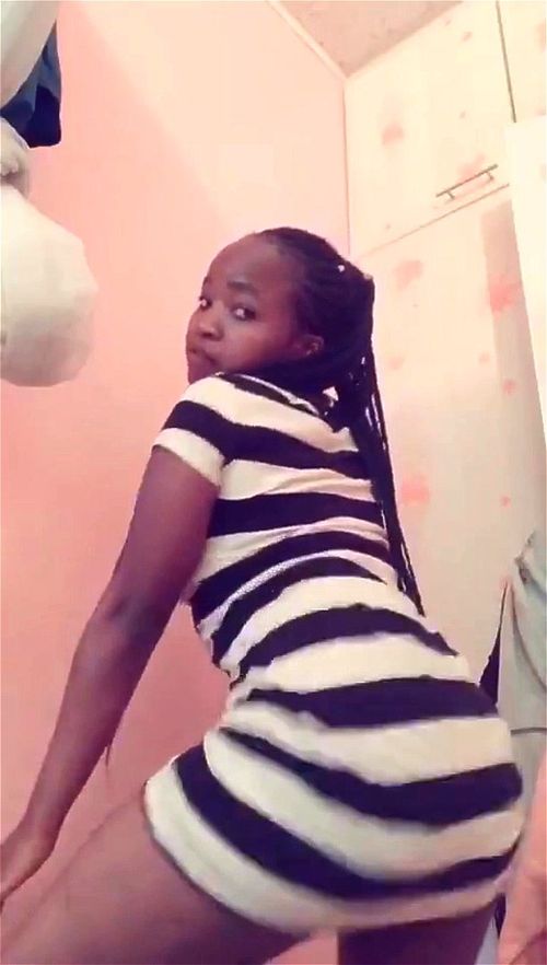 Shake That Ass porn video – Big Booty Joan Marwa Twerks!