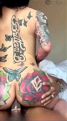 Trans tatuada fallando