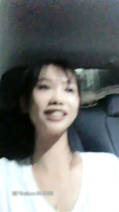 Chinese girl fuck in the car