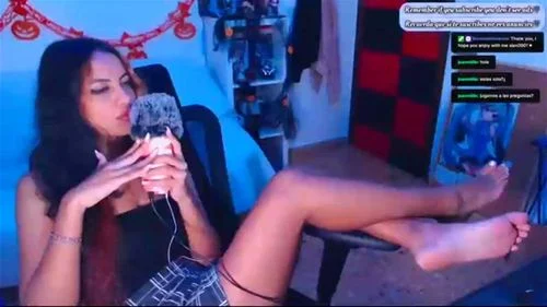 soles, pretty latina, toe wiggling, live webcam