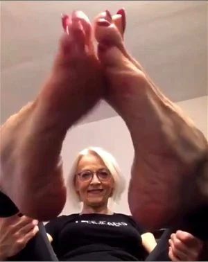 Mature feet  thumbnail