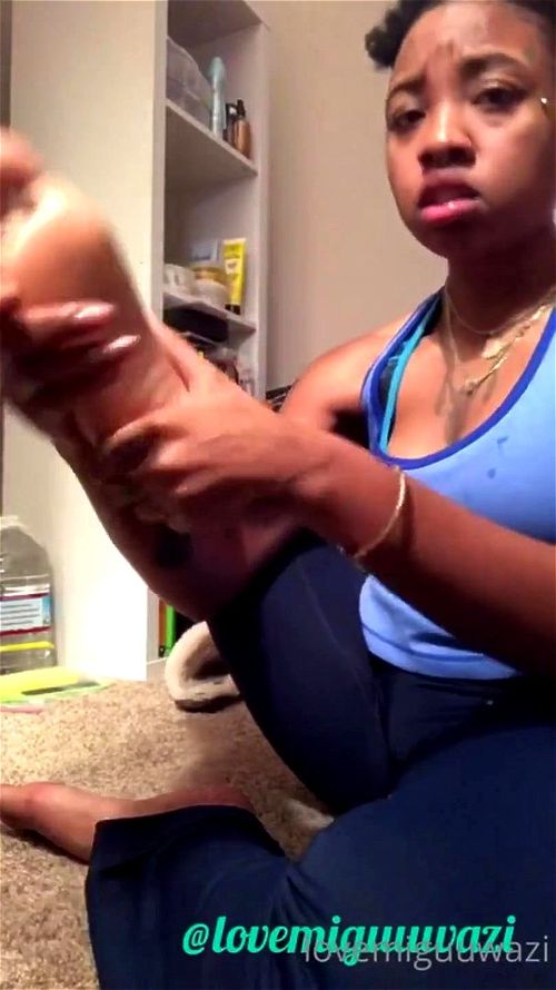 Ebony Self Foot Worship: Feet, Feet Worship & Ebony Feet Porn