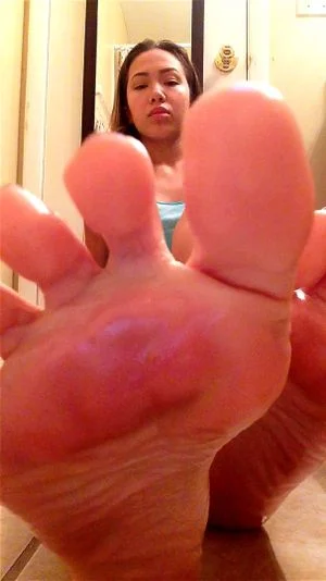 Mother Daughter Feet Attack 22 thumbnail