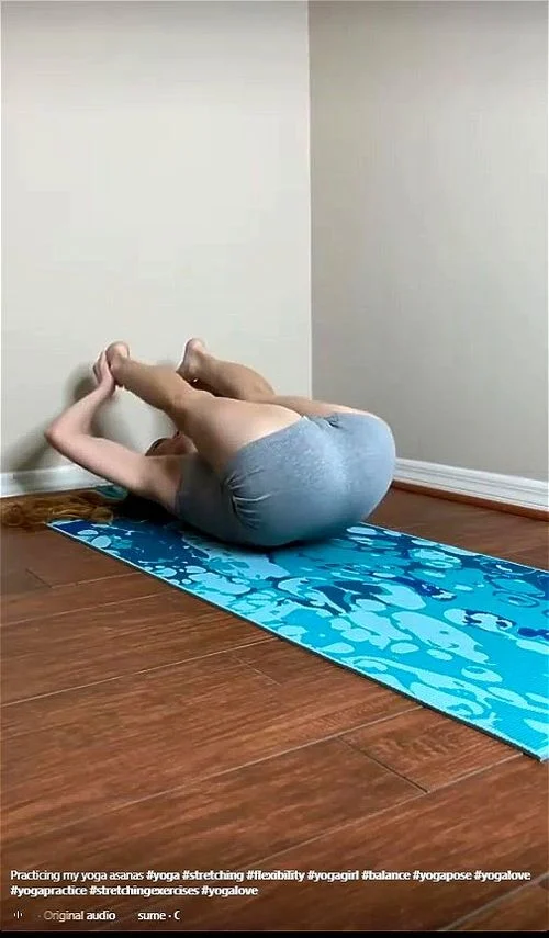 Yoga pants thumbnail