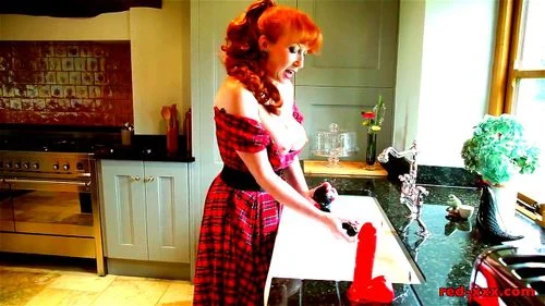 red-xxx Horny Housewife!