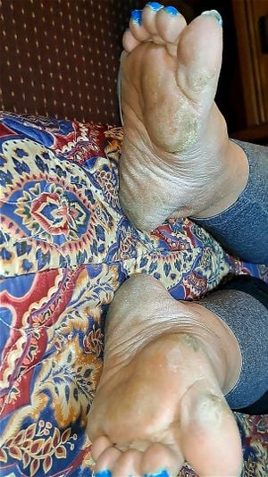 Latina cute footjob/soles  thumbnail