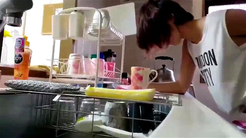 ローン払えず求職中の旦那が出かけている間に台所で犯される巨乳若妻 ローン払えず求職中の旦那が出かけている間に台所で犯される巨乳若妻